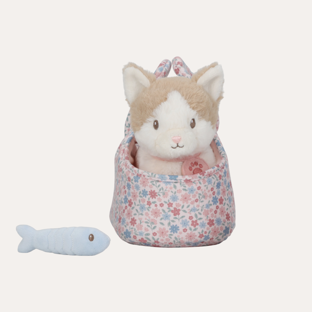 PlayFaire | Little Dutch Plush dog Jackie in Bag – PlayFaire